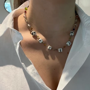 Nolita halsband - Sjukt gulligt halsband från Nolita med pärlor och bokstäver!💖💙💛❤️