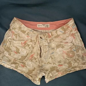 shorts  - säljer mina super söta low waist shorts xs/s🫶🏻