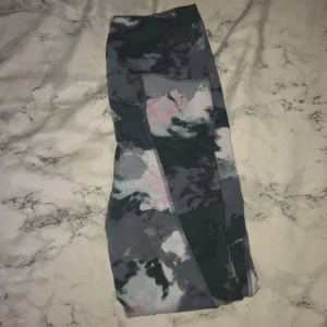 Tränings byxor  - Tränings byxor i stretch material 