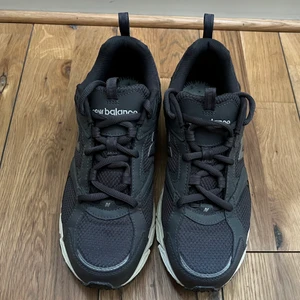 New Balance 408 - New Balance 408 i storlek 41,5.  Använda fåtal gånger.  Kan mötas upp allternativ köparen står för frakten.