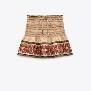 Zara kjol  - Intresse koll på denna kjol som jag köpte för inte så länge sen men inte kommit till någon användning. Helt ny använd endast en gång. (Priset diskuteras) nuvarande är inte rätta. 