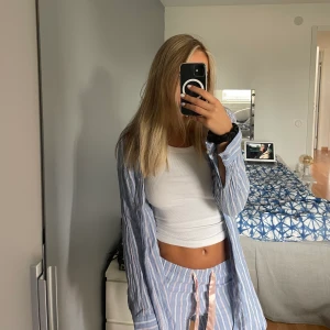 Pyjamasset💓 - Säljer detta fina pyjamassetet då det ej kommer till användning. 💕 Man kan köpa delarna var för sig för 150kr eller hela setet för 250kr💕