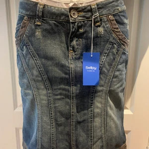 Ltb vintage kjol - Helt underbar kjol, köpt på Sellpy men då den inte passade säljer jag tyvärr vidare den, hoppas att någon annan finner njutning i den 💖💖 skriv vid intresse eller frågor ❤️💯 storlek m 