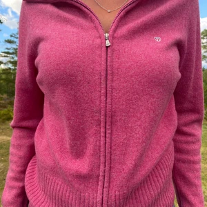 Rosa Gant kofta zipup - Rosa Gant zipup tröja i lamull. Köparen står för frakten (39 kr)
