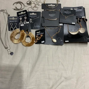 Smycken  - Vill få allt såld där av säljer jag allt för 200kr