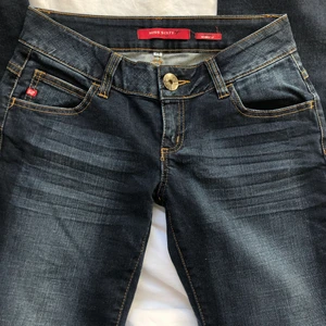 Lågmidjade jeans  - Jättesnygga lågmidjade jeans fyndade secondhand i jättebra skick från miss sixty! Säljer pga att jag har liknade så de kommer ej till användning.
