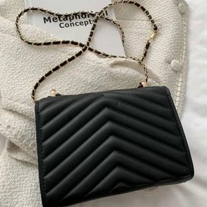 Axelväsk - Jätte fin, får mycket plats. Passar med det mesta!! 