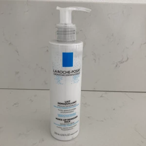 La roche posay rengöring - Rengöringsmjölk från La roche-posay. Helt oanvänd. Köpt på Apoteket för 159:- för ca 1 månad sen. Tar bort smink och orenheter. Perfekt för torr hy