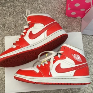 Jordans - Jordan köpta för 2000kr på foot locker.