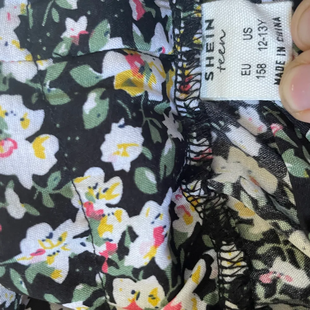 En super fin kjol från SHEIN, bra skick säljer för 30 kr + frakt. Kontakta Järna för mer bilder eller frågor det kan även diskuteras om priset.. Kjolar.