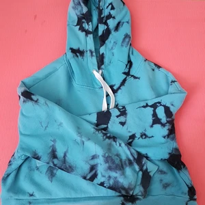 Tie dye hoodie - En jätte fin croppad hoodie från beyond retro.💗