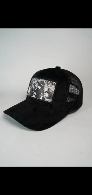 Keps, sammet - Stöd vårat UF företag genom att köpa den perfekta kepsen till dig själv eller att ge bort till någon!   Lozama Headwear UF  https://lozama-headwear-uf.myshopify.com