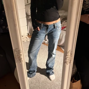 Lågmidjade ljusblå jeans  - As snygga lågmidjade jeans!!💕 