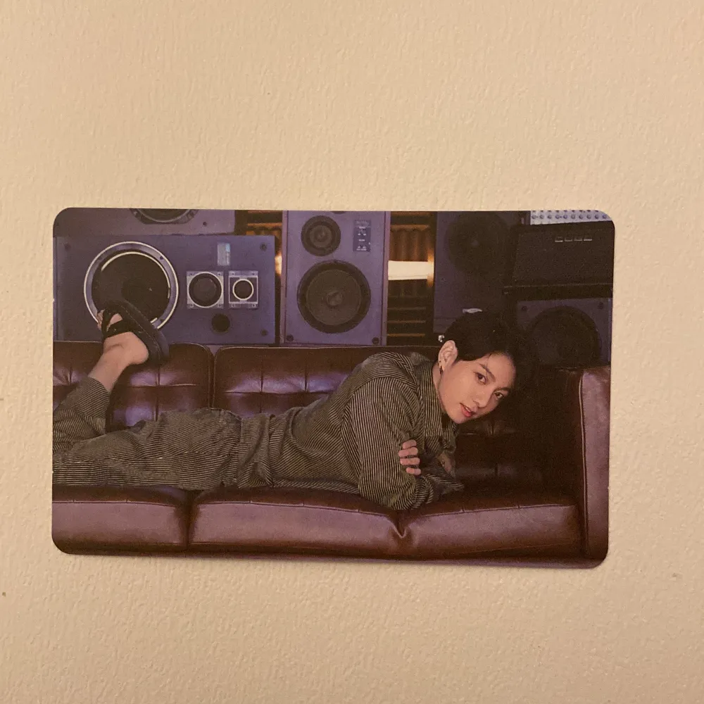 Jungkook photocard från Be albumet. Frakt 13 kr❤️. Övrigt.