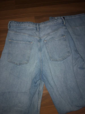 H&M  - High waist byxor från H&M i storlek S