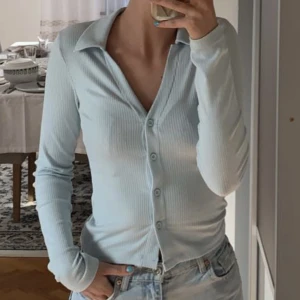 Tröja från bikbok  - Säljer denna tröjan från bikbok använd 1 gång 