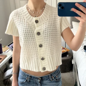 Kofta! - Säljer denna kofta som är få fin storlek XL men sitter som s/m💗