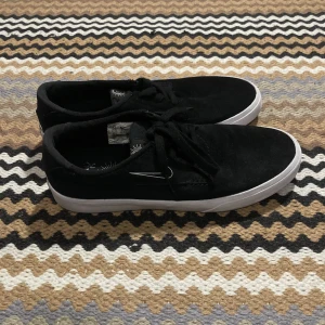 NIKE SB SHANE O’NEILL - Haft dem en skate session.   bra skick    US 9.5  EUR 43 CM 27.5