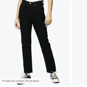 Levis jeans - Ett par fina levis jeans i nyskick, st W26-L30 passar både Xs-S Nypris 1150 kr🫶🏽 Skicka för fler bilder🤍