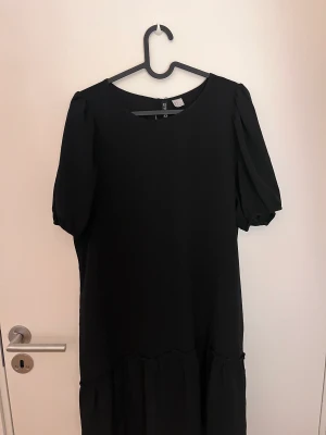 Klänning - Svart klänning från hm 