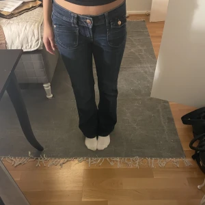 Lågmidjade jeans  - Fina lågmidjade jeans som aldrig kommer till användning längre