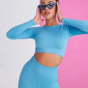 Ribbad blå träningströja  - Träningströja från Nelly.com i storlek M. Endast använd en gång så toppenskick! Nypris 299 kr men säljer för 80 kr.   Betalning sker via Swish! 