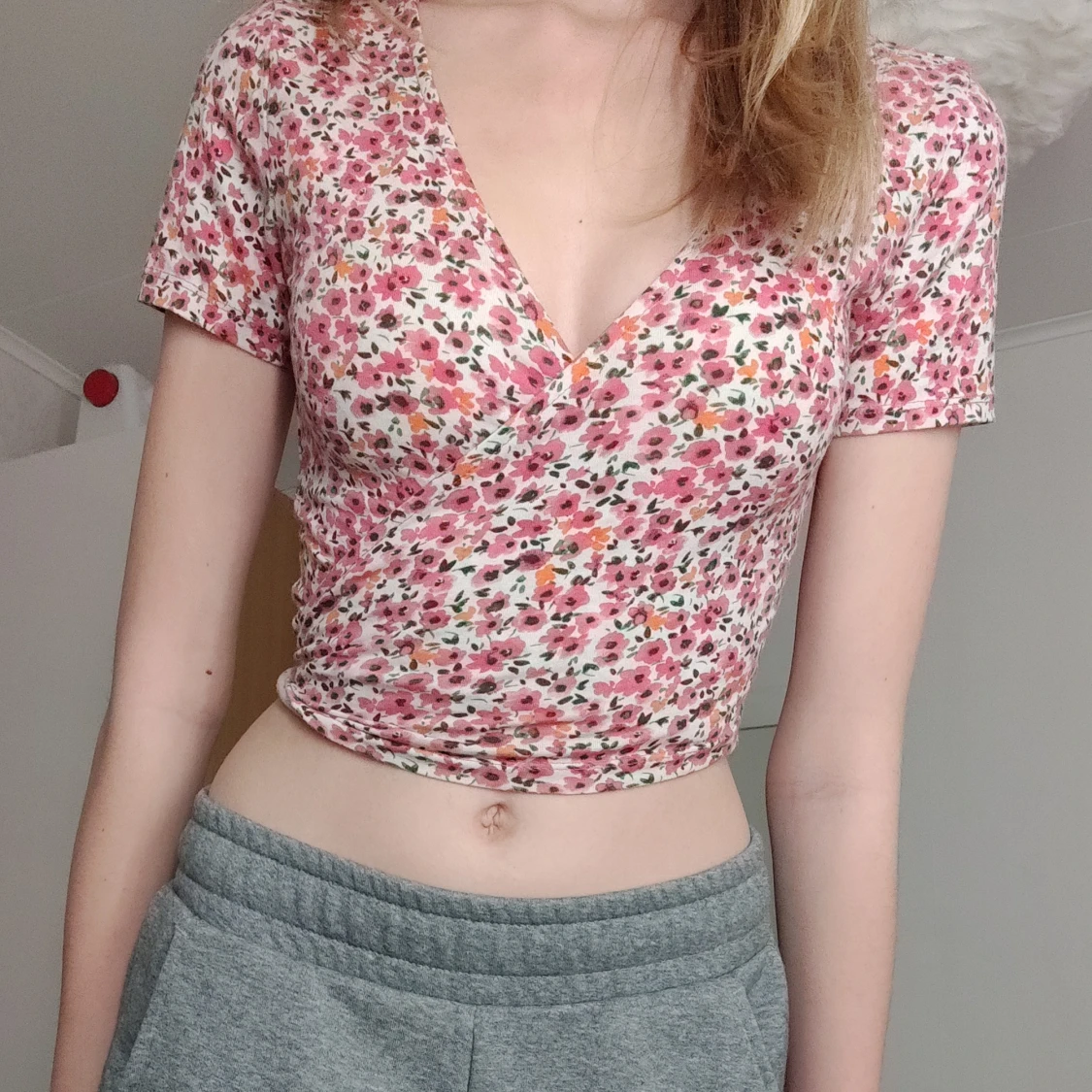 Blommig omlott topp đ