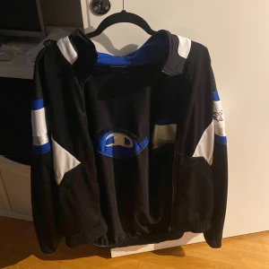 Oversized kofta - Oversized championkofta, med fickor, fick den av min syster men använder aldrig den.