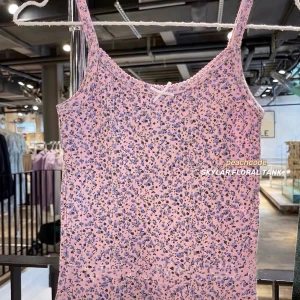 Brandy linne - LÅNAD FÖRSTA BILD! Säljer detta superfina linne från Brandy Melville som jag tror inte säljs längre! Fint skick. Köparen betalar för frakten och katt finns i hem 🏠 