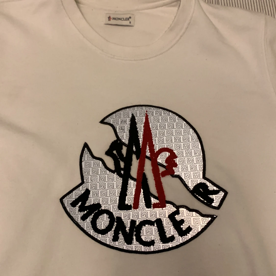 Moncler tröja strl S - 90