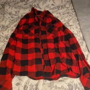 Dickies skjorta  - Hej säljer denna dickies skjorta pga inte min stil längre och den kommer inte till användning, väldigt snygg och skön❤️