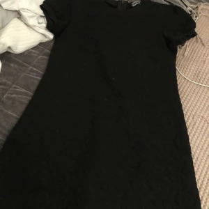 Svart klänning  - Svart klänning. Använd några gånger! Frakt tillkommer på 40kr !