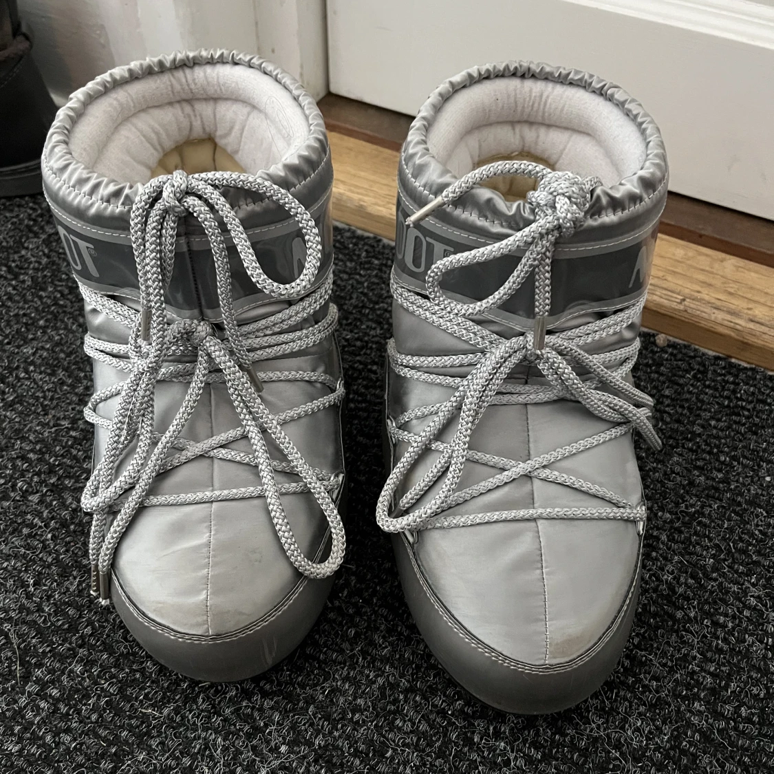 Silvriga Moonboots😍💕