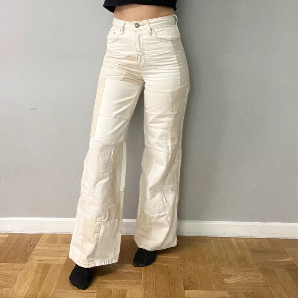 Jättefina jeans som aldrig kommit till användning!  Jag är 168 cm lång. . Jeans & Byxor.