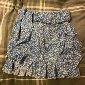 Kjol från shein  - Fin kjol från shein, bra skick!😊