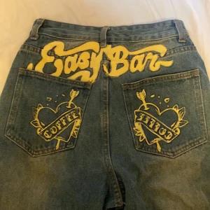 Jeans  - Köpte den här på Plick och säljer den för att den var för små för mig. 