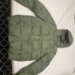 Calvin Klein Jacka - En fin Calvin Klein jacka sådär i bra skick