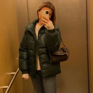 Grön jacka - endast en !Intressekoll! på denna jacka som använts under förra vintern💓säljer endast vid bra pris 