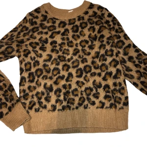 Tröja - Leopard. Aldrig använd.