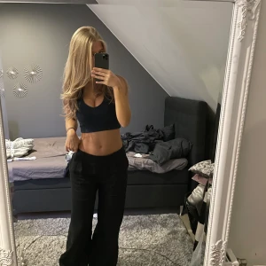 Fest topp - Snygg mörkblå halternecktopp. Perfekt till festen🥳