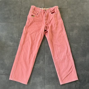 Jenas - Rosa jeans från Butter  Storlek 30 Fint skick