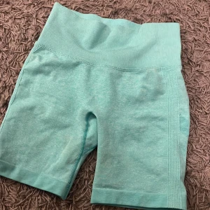 Tränings shorts  - Jättefina tränings shorts, sitter snyggt på!! 130 inkl frakt!!