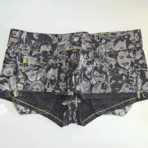Shorts från Miss Sixty!! Säljer pga att dem inte passar längre :( Väldigt korta! Low waist. Använda, men fortfarande i perfekt skick! 