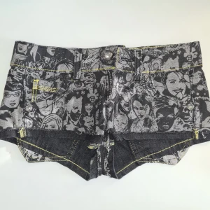 Miss Sixty Limited strl 26 - Shorts från Miss Sixty!! Säljer pga att dem inte passar längre :( Väldigt korta! Low waist. Använda, men fortfarande i perfekt skick! 