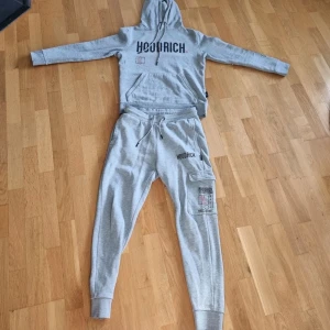 👻 Hoodrich Tracksuit  👻 - Hoodrich Akira Tracksuit - Limited Edition Storlek S  Nypris 1800 Fler bilder kan skickas  Finns i Helsingborg eller fraktas 