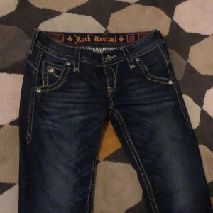Rock revival y2k jeans - Rock revival jeans som är y2k stil i storlek 28(jag kan sänka priset)