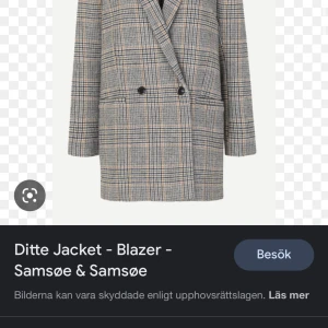 Kappa från samsoe samsoe  - Säljer min jacka från samsoe samsoe, inte använd många gånger alls. Då jag ska flytta utomlands kommer jag tycker inte få användning av den! Den är varm och skön. passar bra nu under hösten. den går ungefär till knäna! 