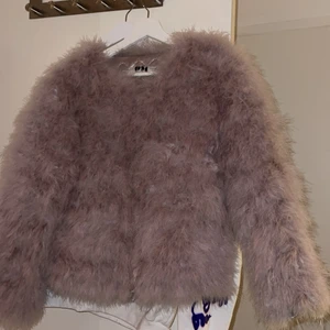 Jacka - Riktig fjäderjacka. Lite grå rosa aktig i färgen 
