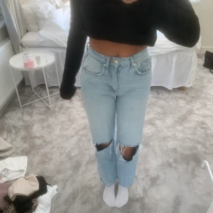 ljusblåa jeans - populära jeans från Gina tricot, långa i benen