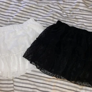 Kjolar - Supersöta kjolar, aldrig använda! Strl S. Båda för 100 eller en för 60!